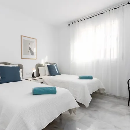 Golden Mile Luxury Ground Floor Near Puente Apartment