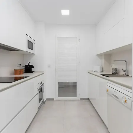 Golden Mile Luxury Ground Floor Near Puente Apartment *