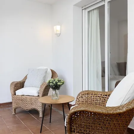 Golden Mile Luxury Ground Floor Near Puente