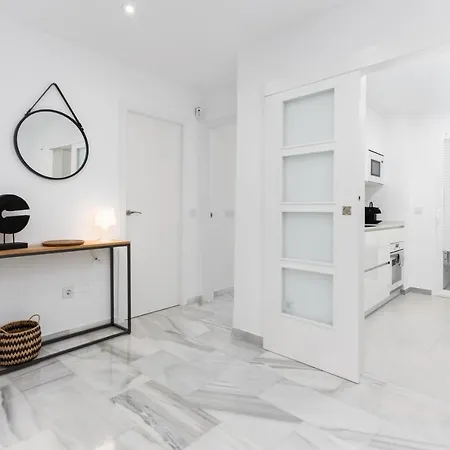 Golden Mile Luxury Ground Floor Near Puente Apartment *